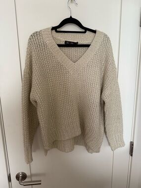 Cozy V-Neck Chunky Knit Sweater in Cream
